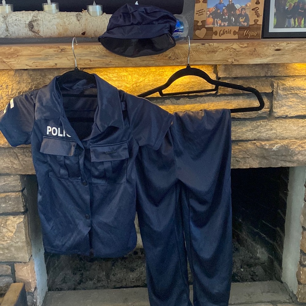 Boys police costume size M 8/10